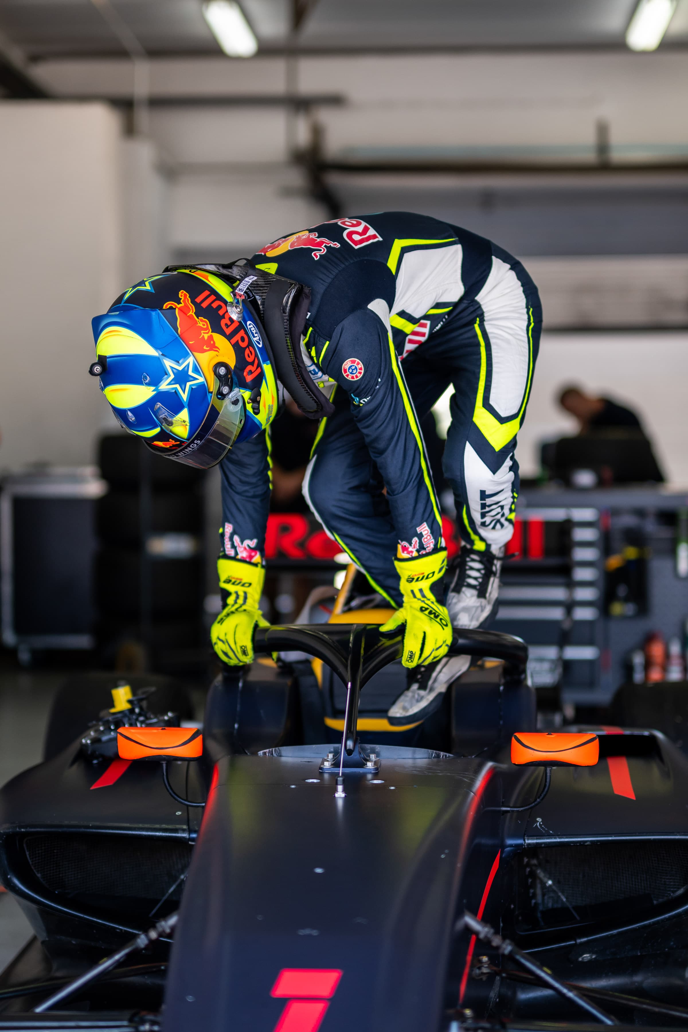 Dr. Helmut Marko put Scott Kin Lindblom in an F3 car at Estoril